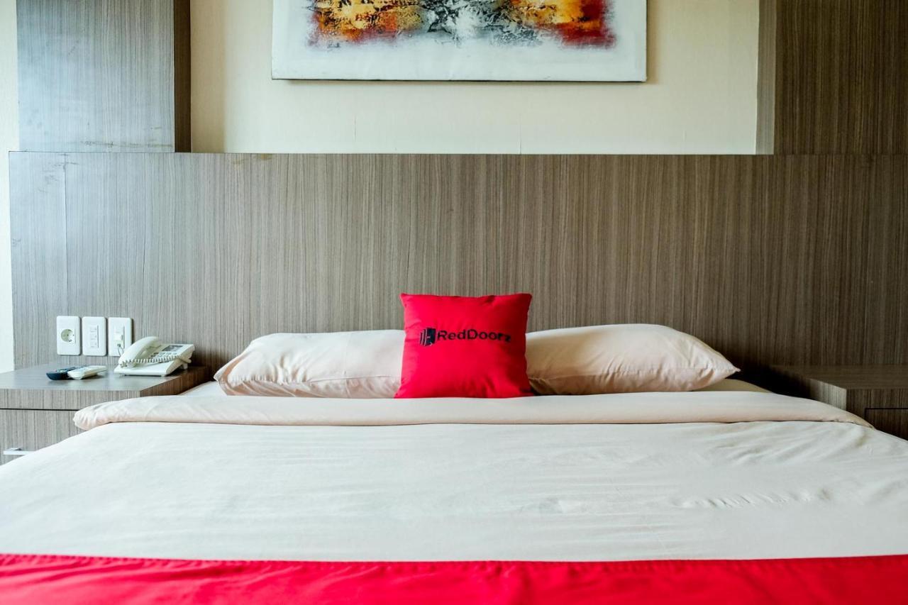 Reddoorz Plus Near Living World Pekanbaru Exterior foto
