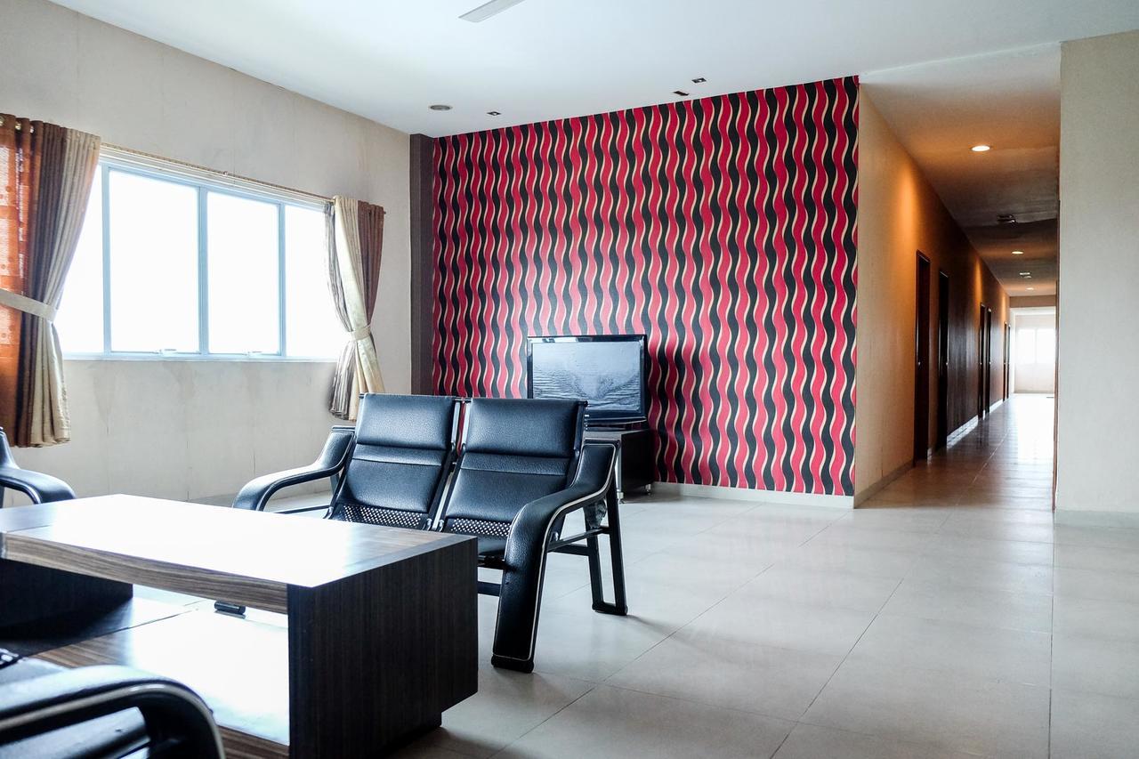 Reddoorz Plus Near Living World Pekanbaru Exterior foto