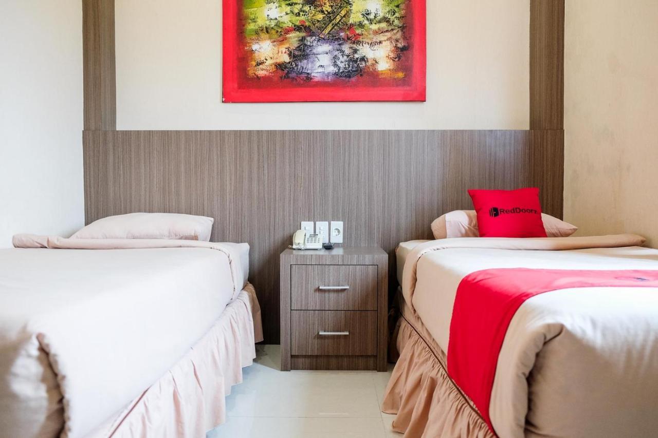 Reddoorz Plus Near Living World Pekanbaru Exterior foto
