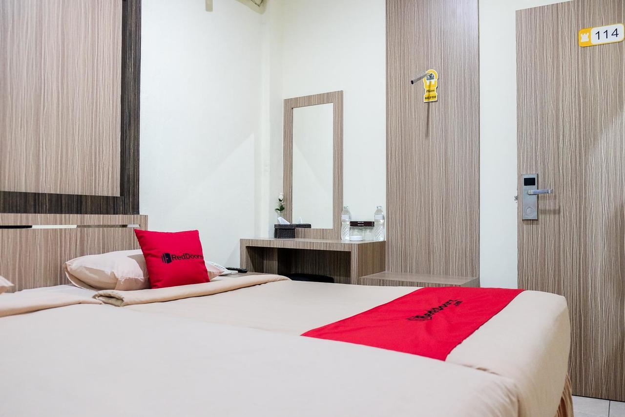 Reddoorz Plus Near Living World Pekanbaru Exterior foto